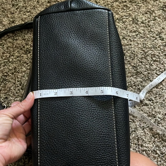 A black Dooney and Bourke ladies purse. - Picture 16 of 16